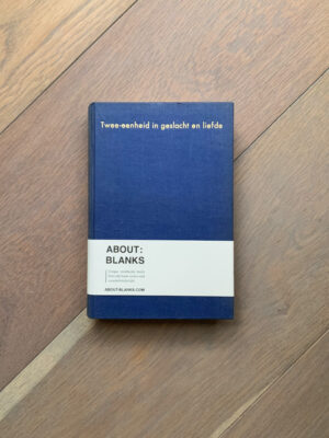 About Blanks │ Notitie- & Schetsboek van Vintage Boekkaft - Hollands blauw