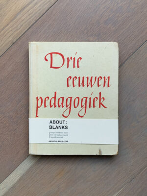 About Blanks │ Notitie- & Schetsboek van Vintage Boekkaft - Papier wit
